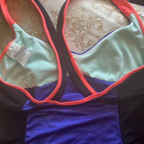 Nike Running/Workout Top - Picture 4 of 4